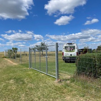 Peters privates Bild von der Montage eines Zauns.