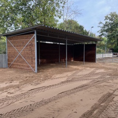 Peters privates Bild von der Montage eines Unterstands.