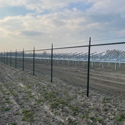 Peters privates Bild von der Montage eines Zauns.