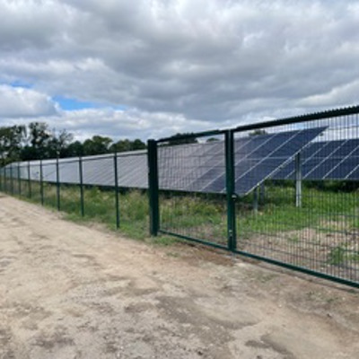 Peters privates Bild von der Montage eines Zauns.